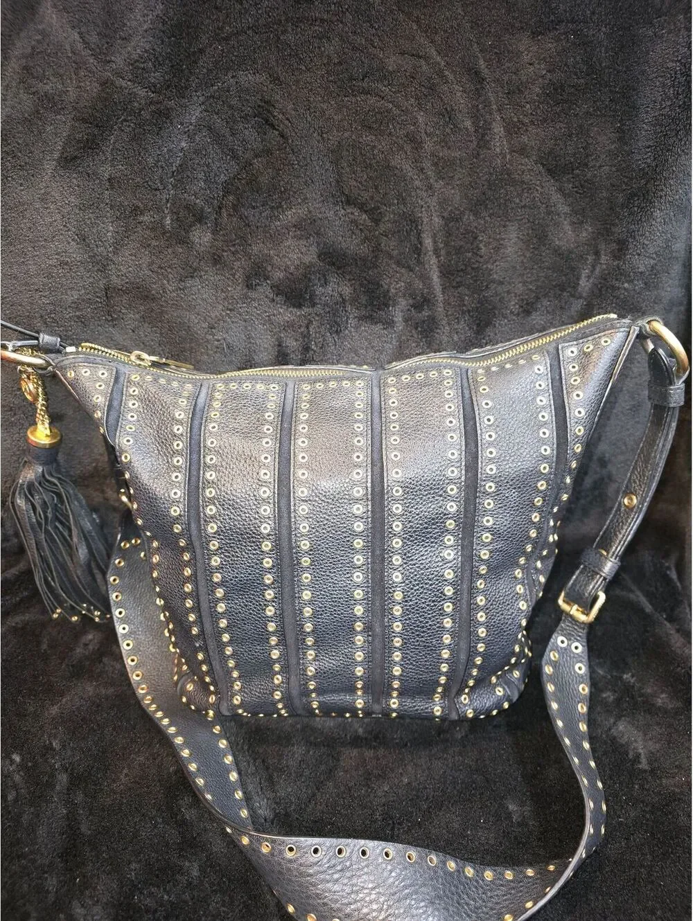 146. Michael Kors Brooklyn Grommet Leather Convertible Hobo Bag / Feed Bag